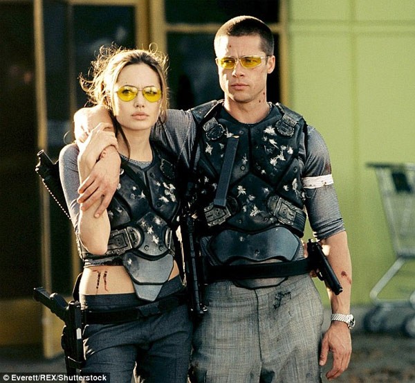 Angelina Jolie va Brad Pitt se dai chien vi cac con